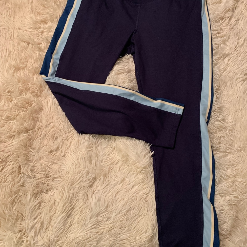 SO work out pants with v front and wide side stripe. Size XL great condition.
